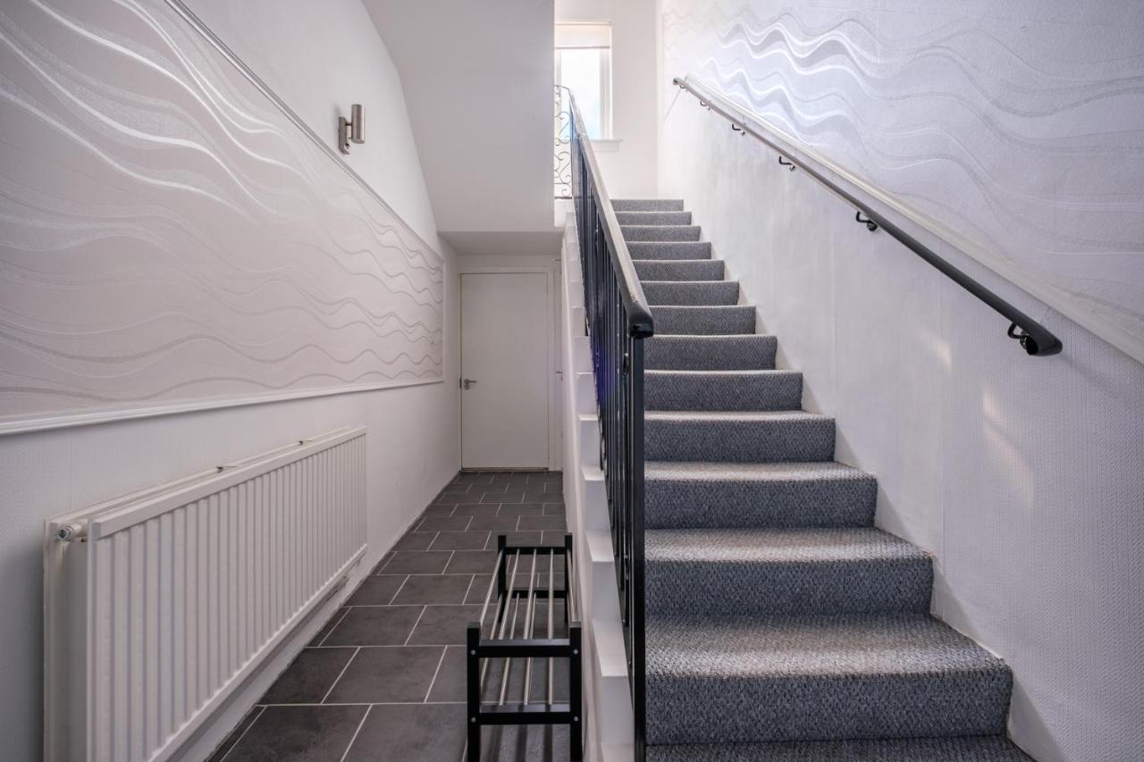 The Douglas - Spacious 2 Bed Apartment In Uddingston Exterior foto