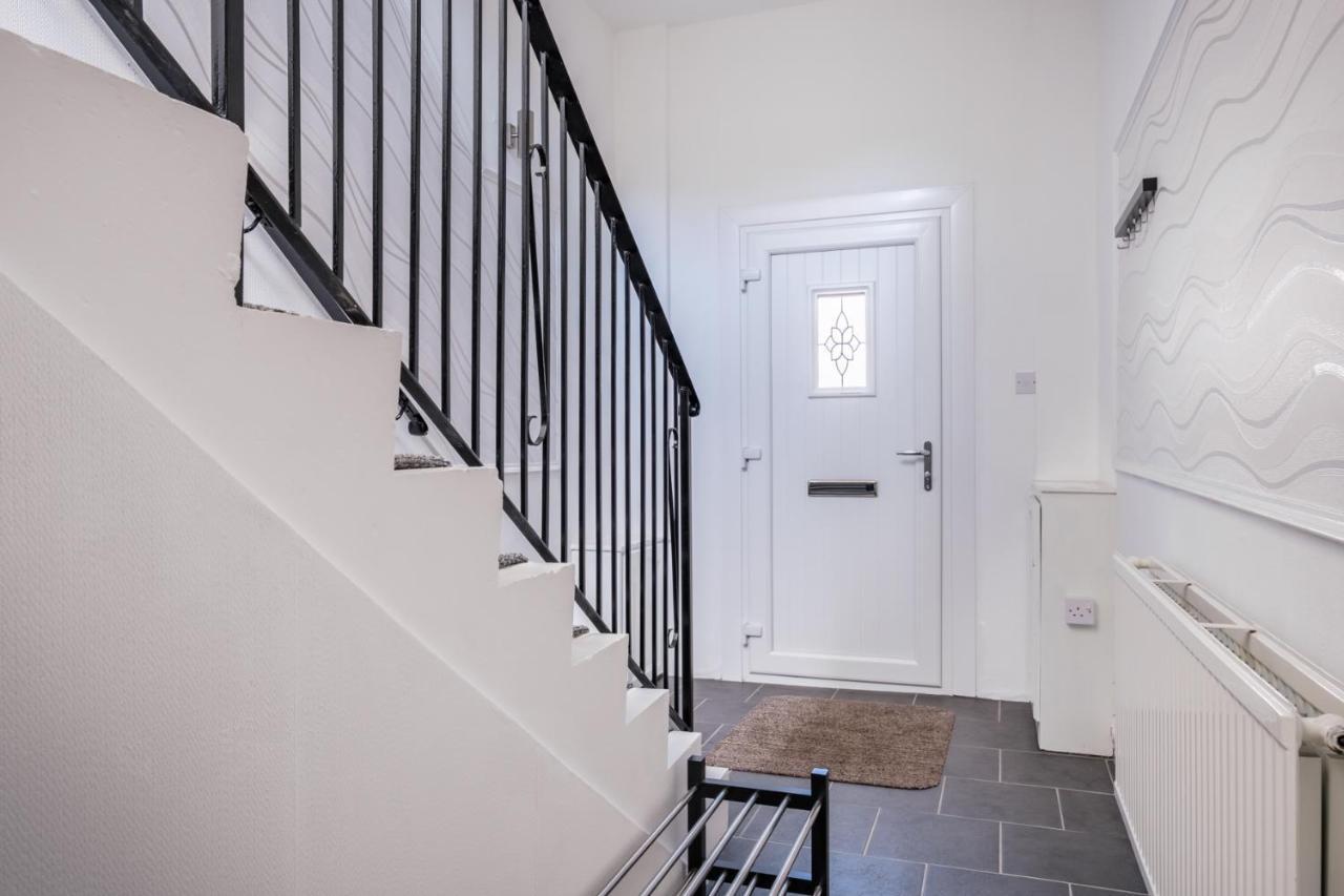 The Douglas - Spacious 2 Bed Apartment In Uddingston Exterior foto